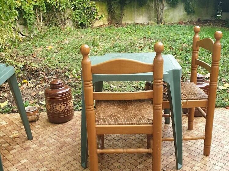 فندق صغير Tony House