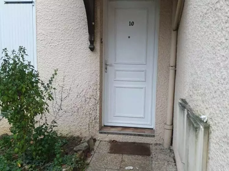 Retkeilymaja Tony House