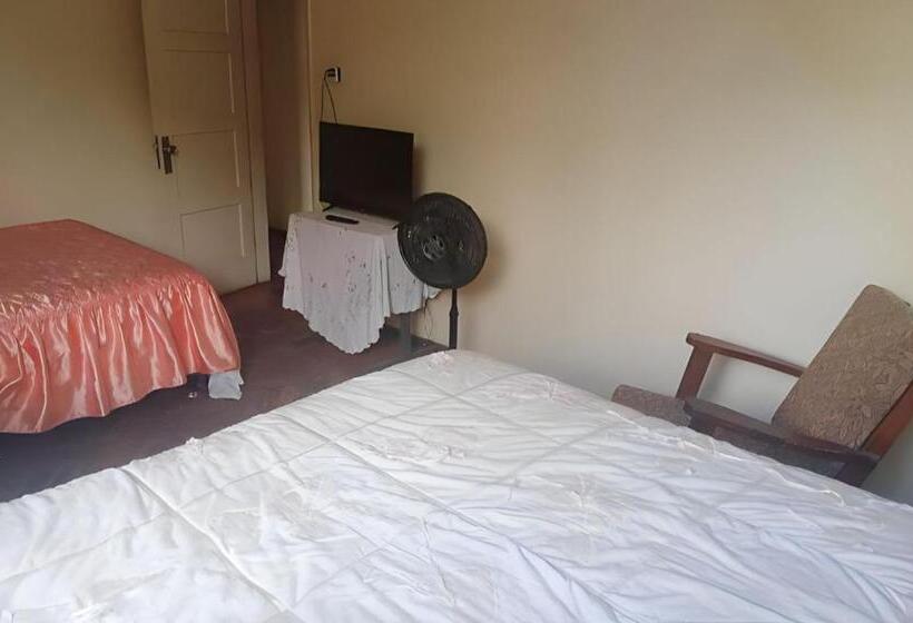 تختخواب و صبحانه Hostel Leonardo