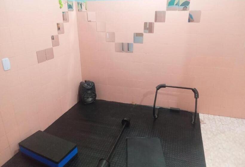 تختخواب و صبحانه Hostel Leonardo