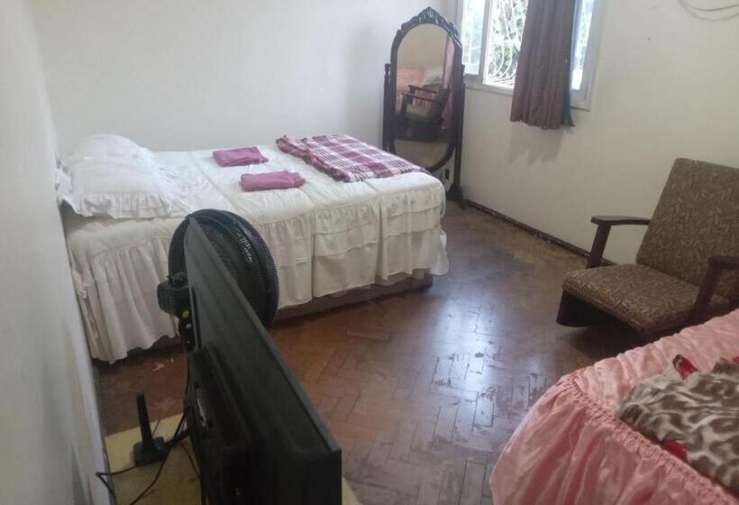 تختخواب و صبحانه Hostel Leonardo