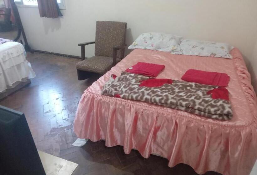 تختخواب و صبحانه Hostel Leonardo