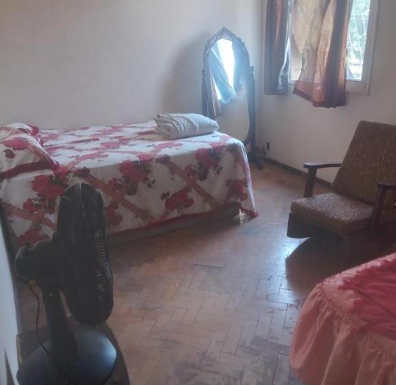 تختخواب و صبحانه Hostel Leonardo