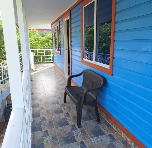 تختخواب و صبحانه Mary & Matt Lodge