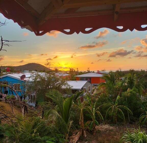 تختخواب و صبحانه Mary & Matt Lodge