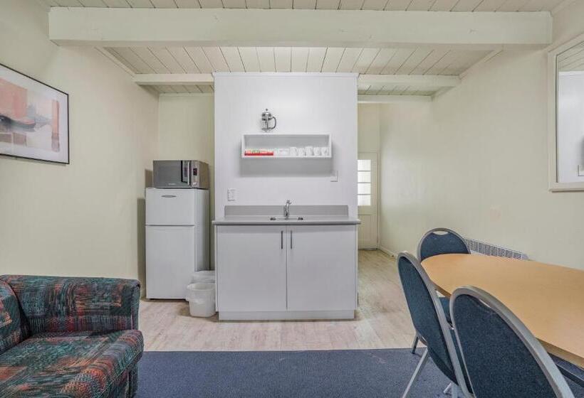 בית מלון כפרי Capital Lodge Motor Inn