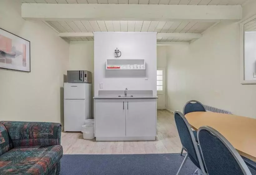 Hotelli Capital Lodge Motor Inn