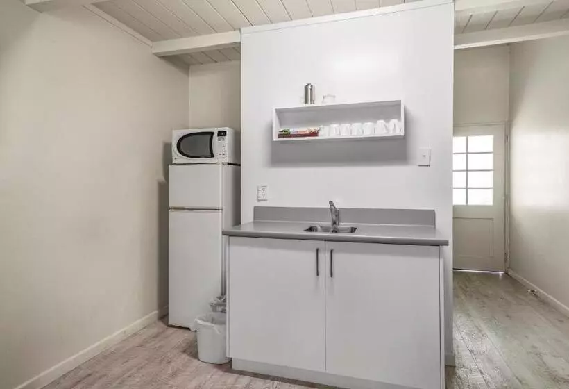 Hotelli Capital Lodge Motor Inn