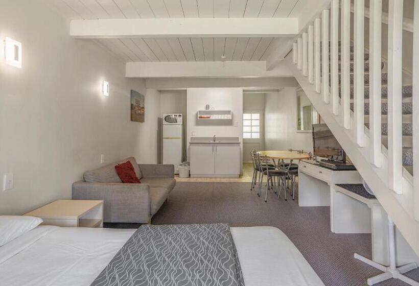 בית מלון כפרי Capital Lodge Motor Inn