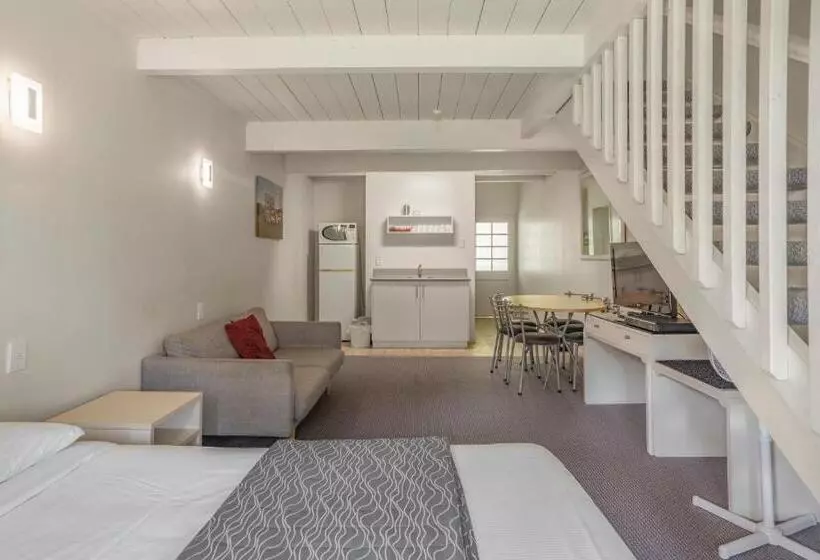 Hotelli Capital Lodge Motor Inn