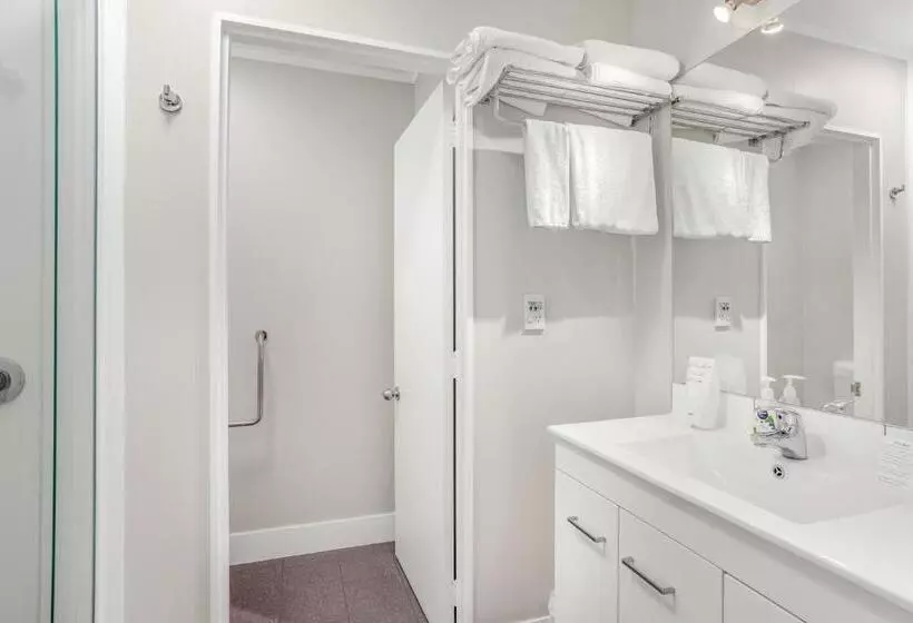 Hotelli Capital Lodge Motor Inn