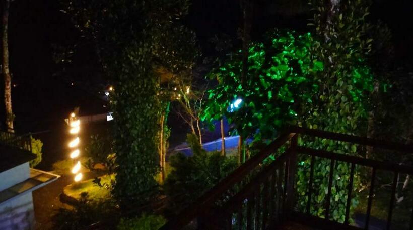 فندق Karapuzha Water Scapes