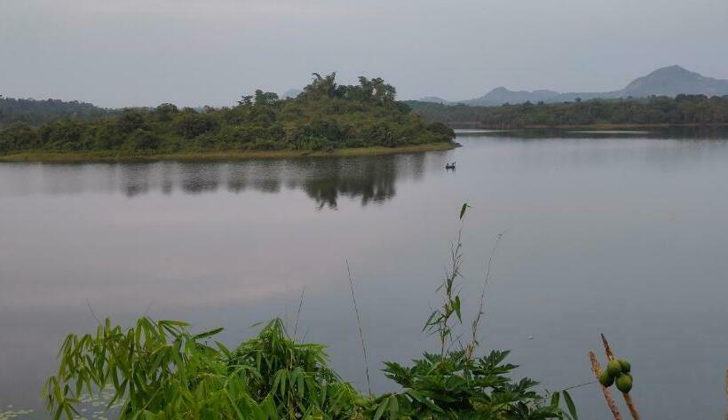 فندق Karapuzha Water Scapes
