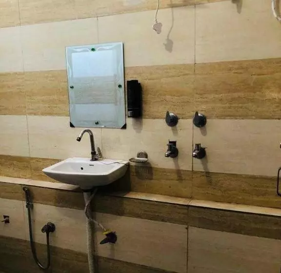 Hotelli Oyo 80463j Hotal Mannat Valley