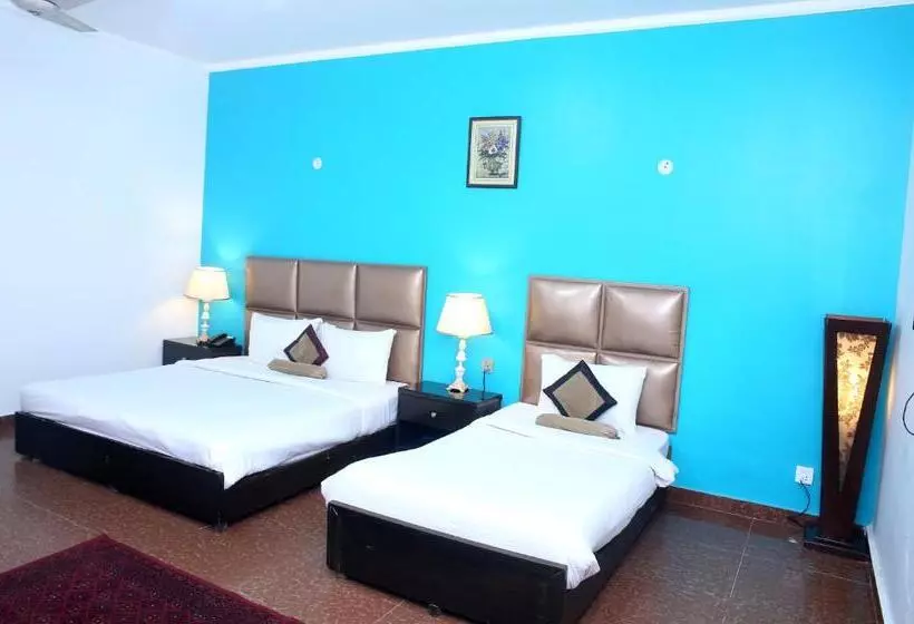 هتل Premier Inn Mall Lahore