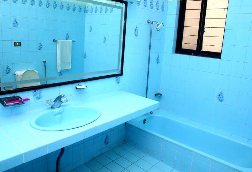 هتل Premier Inn Mall Lahore