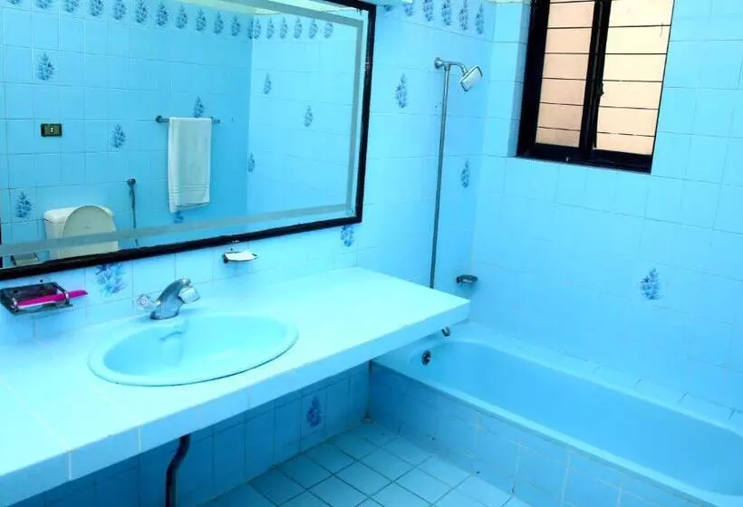 هتل Premier Inn Mall Lahore