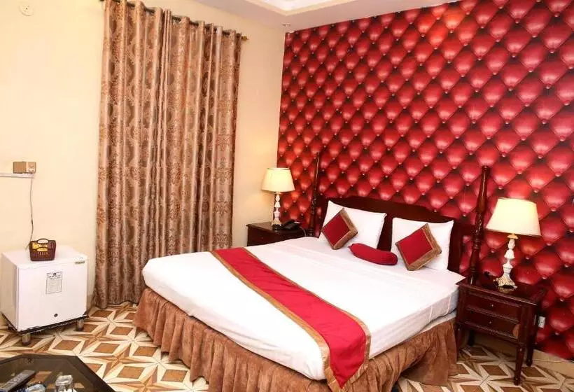 هتل Premier Inn Mall Lahore