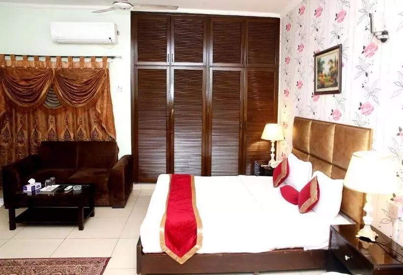 هتل Premier Inn Mall Lahore