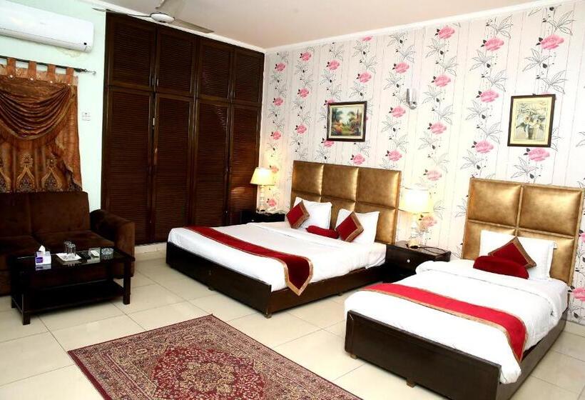 هتل Premier Inn Mall Lahore