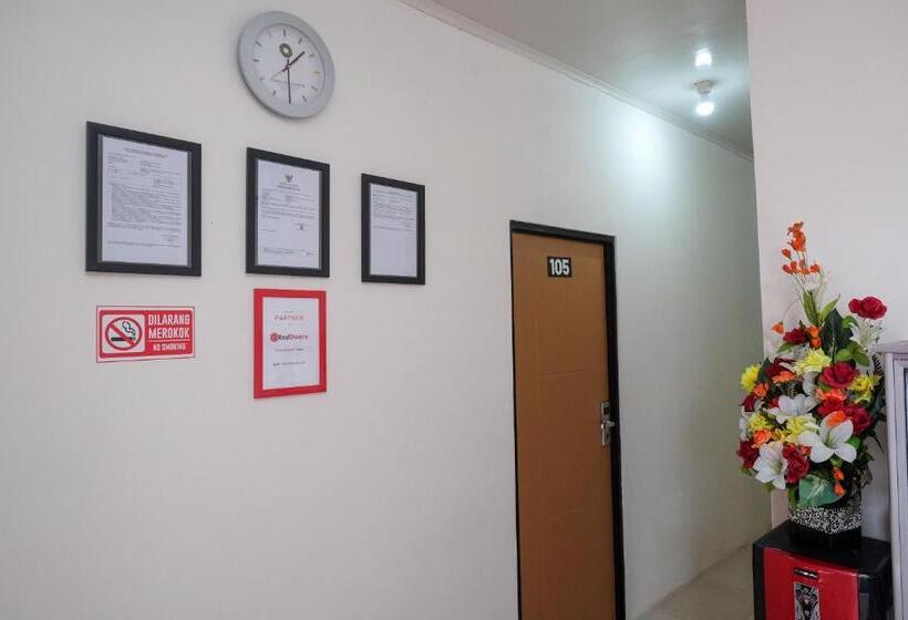 فندق Reddoorz Near Alun Alun Magelang 2