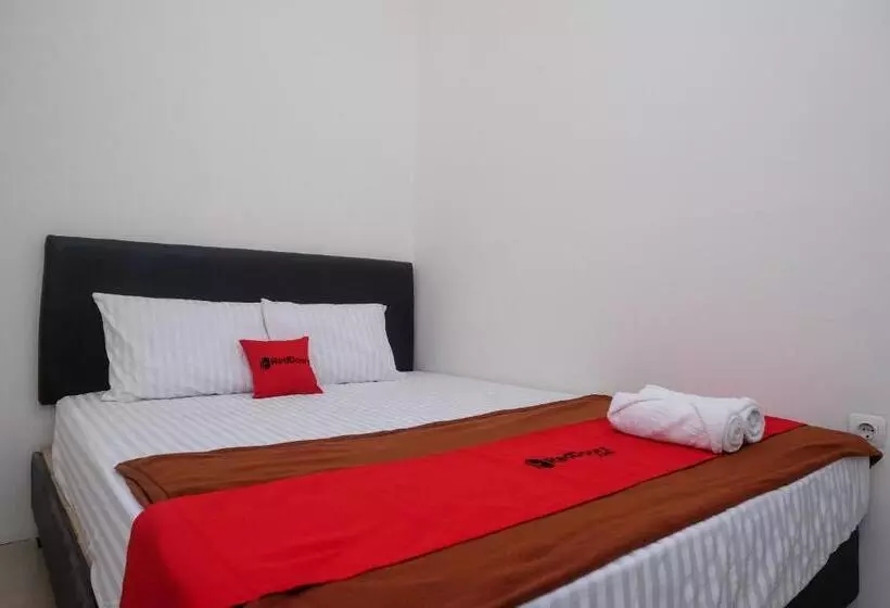 Hotelli Reddoorz Near Alun Alun Magelang 2