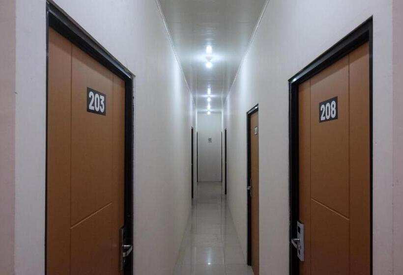 فندق Reddoorz Near Alun Alun Magelang 2