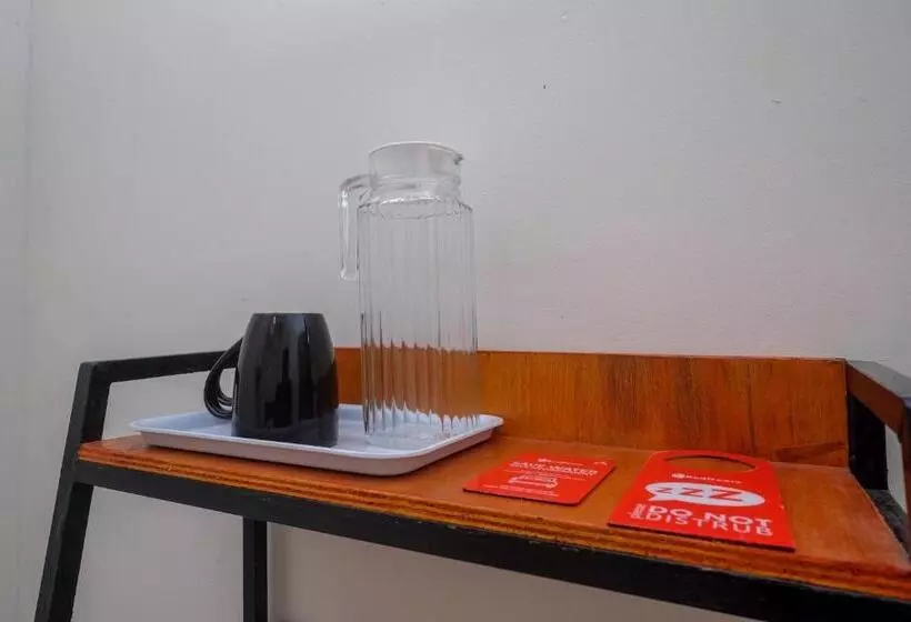 Hotelli Reddoorz Near Alun Alun Magelang 2