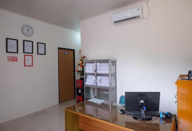 فندق Reddoorz Near Alun Alun Magelang 2