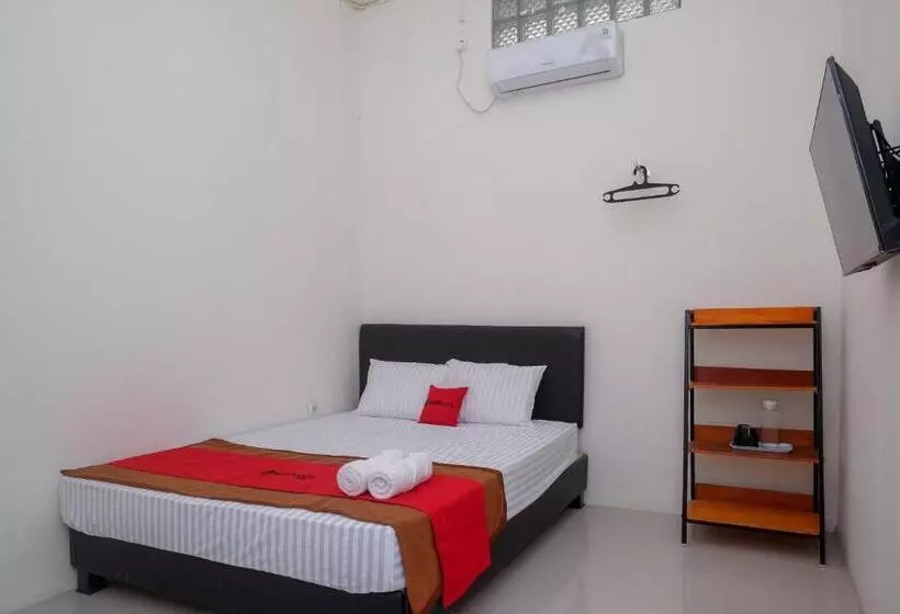 Hotelli Reddoorz Near Alun Alun Magelang 2