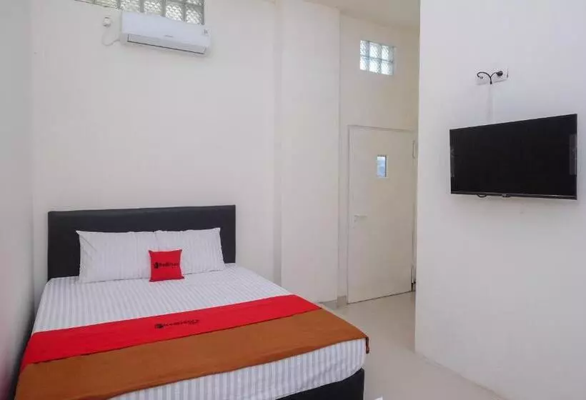 Hotelli Reddoorz Near Alun Alun Magelang 2