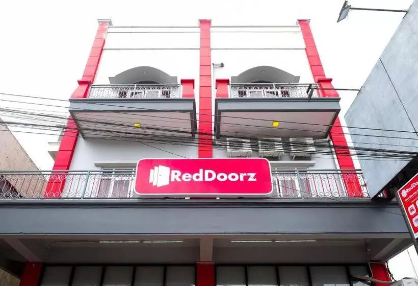 Hotelli Reddoorz Near Alun Alun Magelang 2