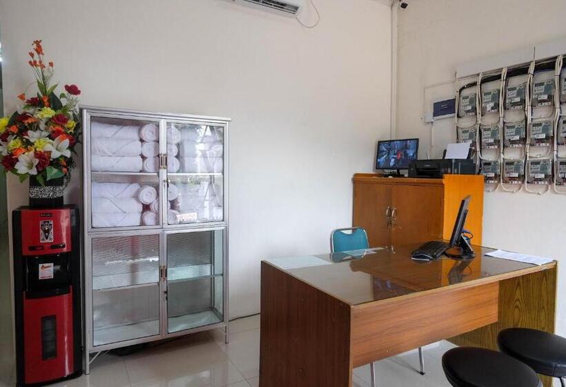 فندق Reddoorz Near Alun Alun Magelang 2