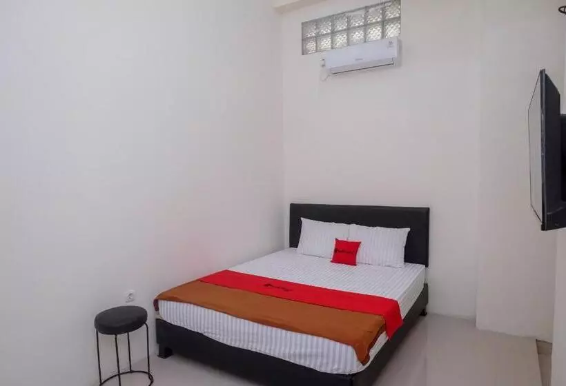 Hotelli Reddoorz Near Alun Alun Magelang 2