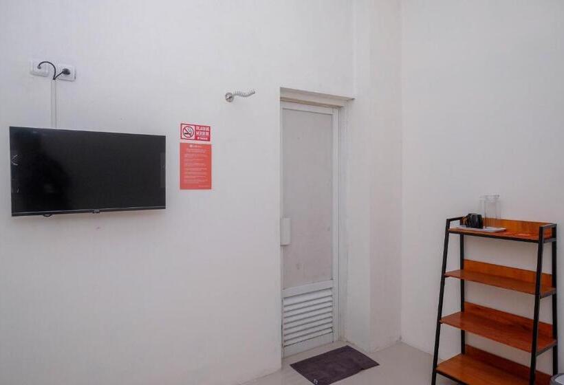 فندق Reddoorz Near Alun Alun Magelang 2