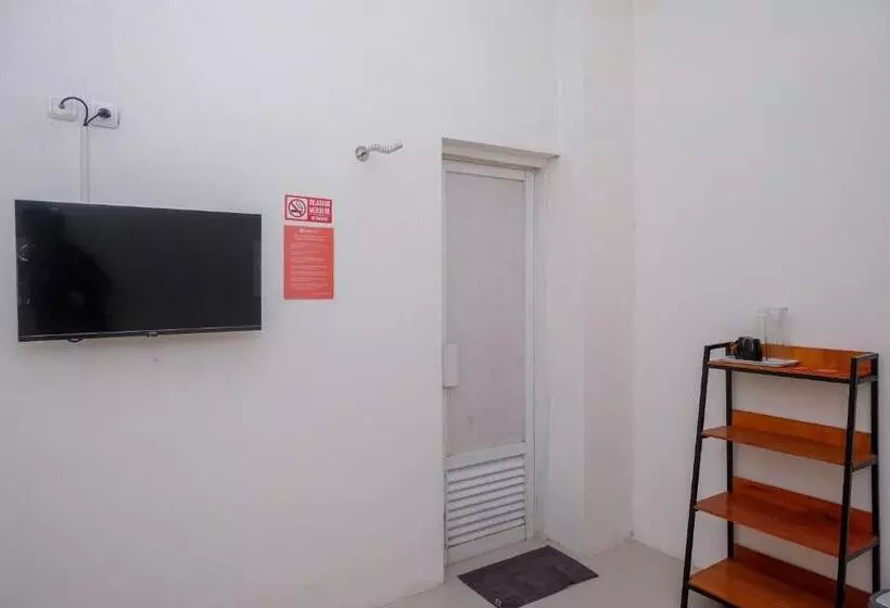 Hotelli Reddoorz Near Alun Alun Magelang 2