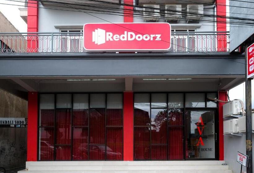 فندق Reddoorz Near Alun Alun Magelang 2