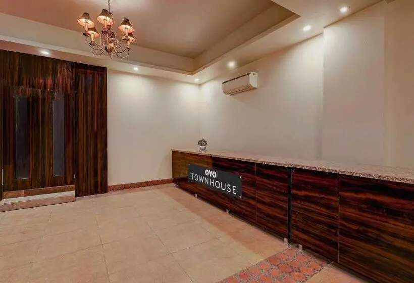 ホテル Townhouse 1172 Golden Key Near Delhi Airport
