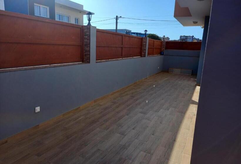 פנסיון Nifa House