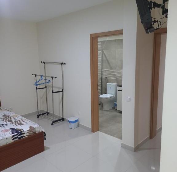 פנסיון Nifa House