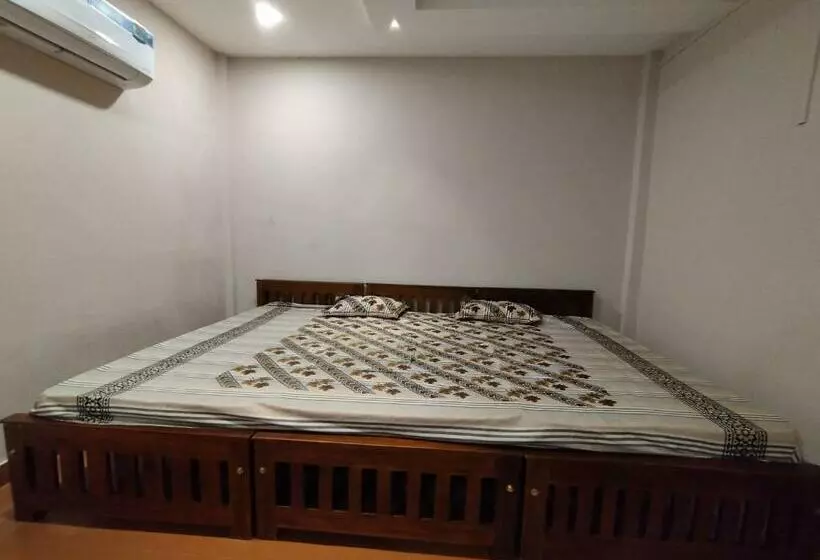 هتل Azhar Lodge Koyilandy
