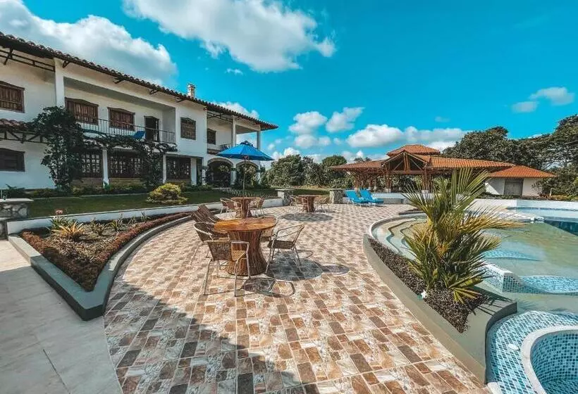 ホテル Casona Montanesa Quindío Eje Cafetero