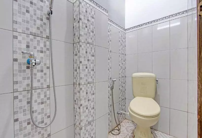 Hotelli Oyo 91960 Fariza House Syariah