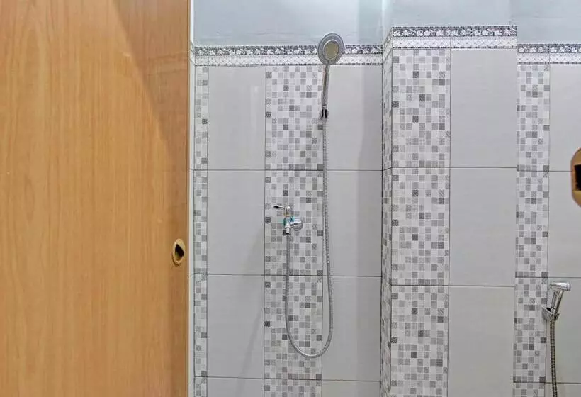 Hotelli Oyo 91960 Fariza House Syariah