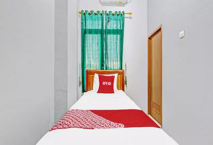 Hotelli Oyo 91960 Fariza House Syariah