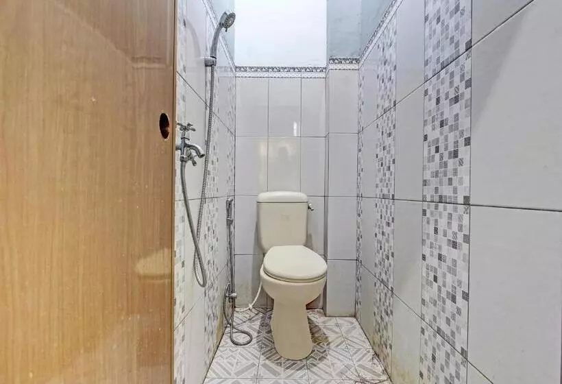 Hotelli Oyo 91960 Fariza House Syariah