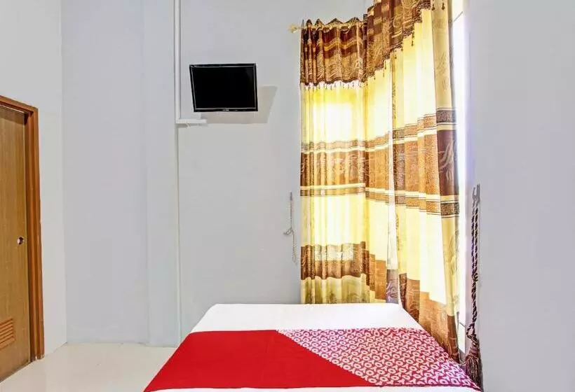 Hotelli Oyo 91960 Fariza House Syariah