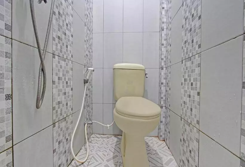 Hotelli Oyo 91960 Fariza House Syariah