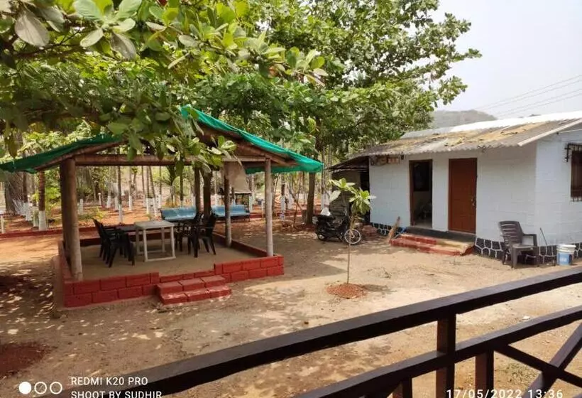 ホテル Vasant Lata Farm House