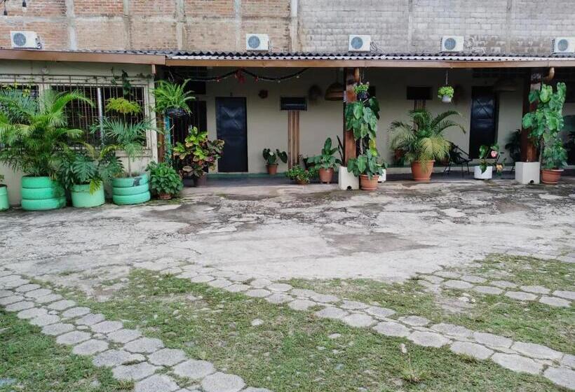 پانسیون Hostal Montecristo Metapan